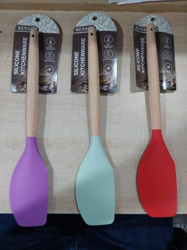 Wooden Handle Silicone Spatula Scraper Soup Spoon Brush Egg Beater Non-Stick Kitchen Utensil (Random color) - Image 2