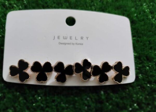 1 Pair Black  Mini hearts trending earrings