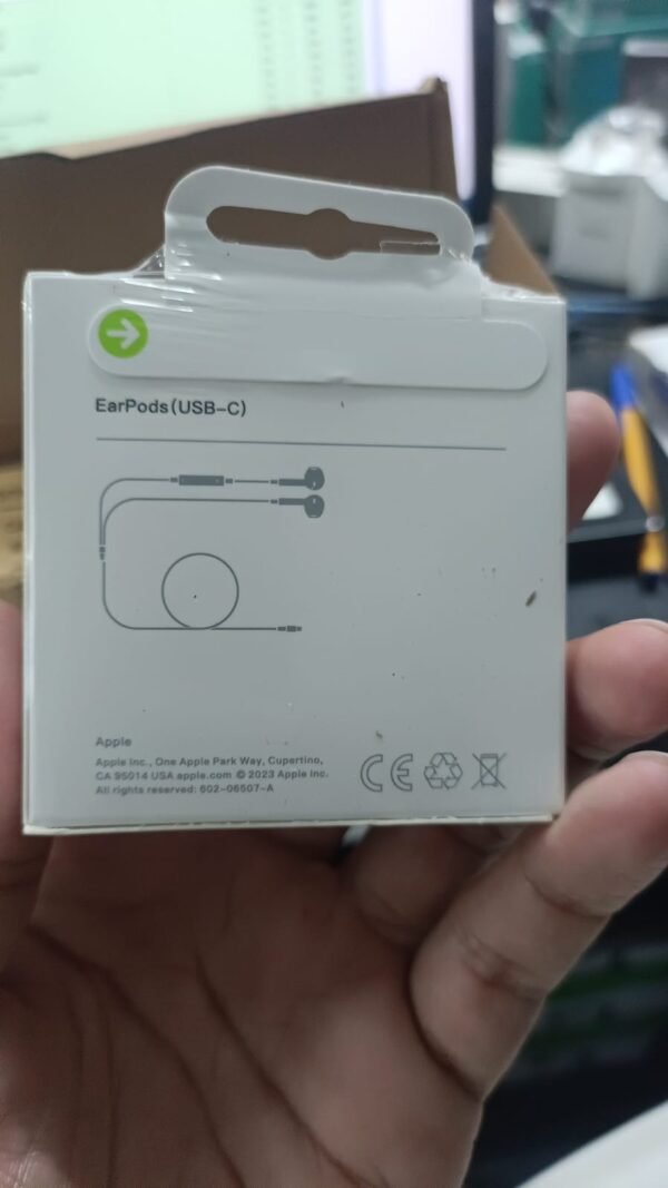 Apple EarPods with USB C Wired handsfree - Image 9