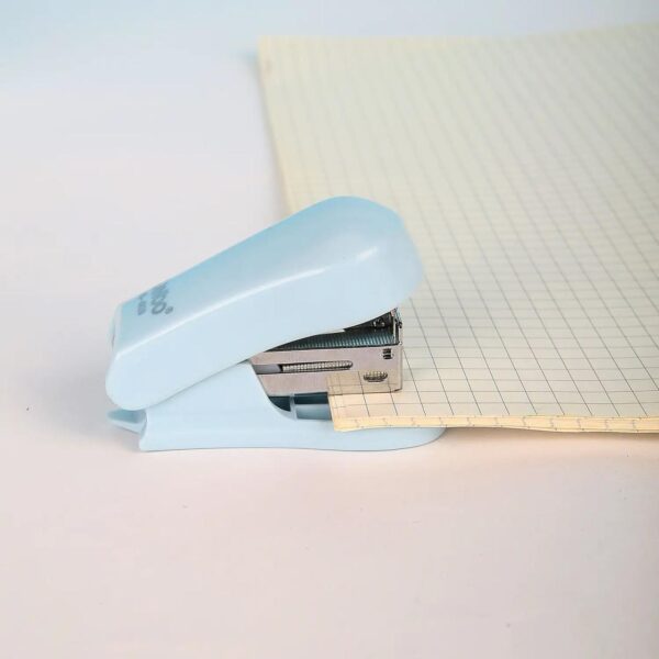 Portable Durable Staplers Office and schools Plastic Stapler stationery - Image 3