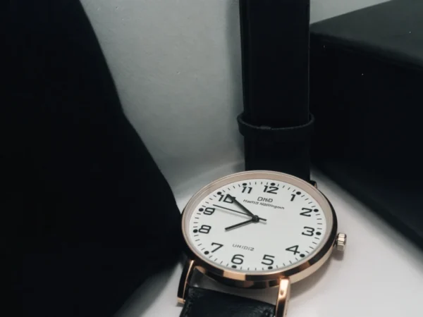 black Daniel Wellington Watch For Women Wrist Watch  (without box ) - Image 3