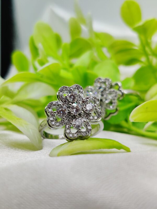 1 Piece Imported Elegant Moveable Floral Cluster Ring with Sparkling Zircon Detailing 🌟 | Luxurious Design Ring | Adjustable Ring | Ring For Girls & Women ✨ - Image 4