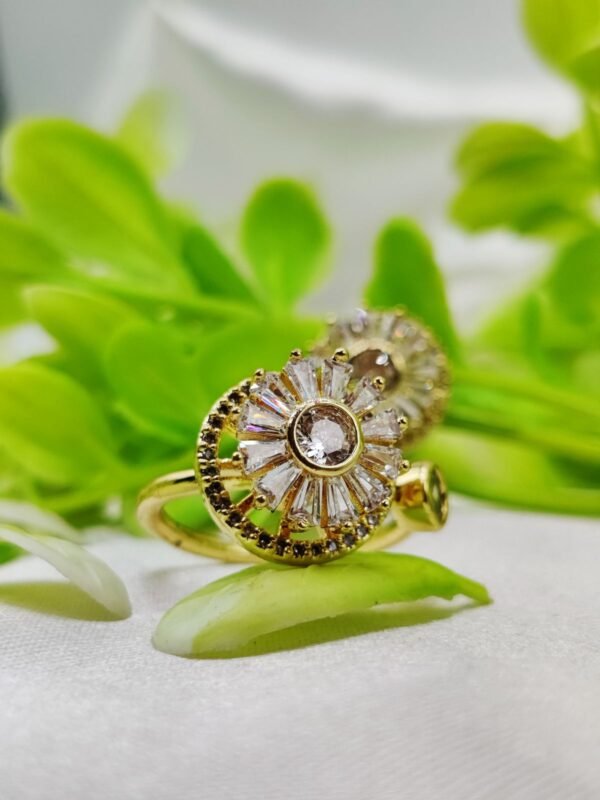 1 Piece Elegant Moveable Radiance Sunflower Ring – Timeless Sparkle 🌟 | Luxurious Design Ring | Adjustable Ring | Ring For Girls & Women ✨  - Image 4