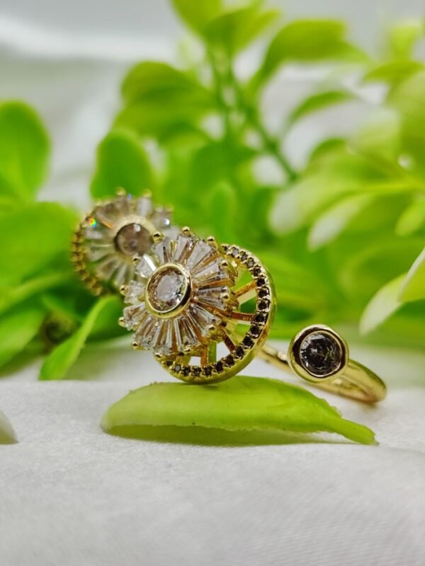 1 Piece Elegant Moveable Radiance Sunflower Ring – Timeless Sparkle 🌟 | Luxurious Design Ring | Adjustable Ring | Ring For Girls & Women ✨  - Image 3