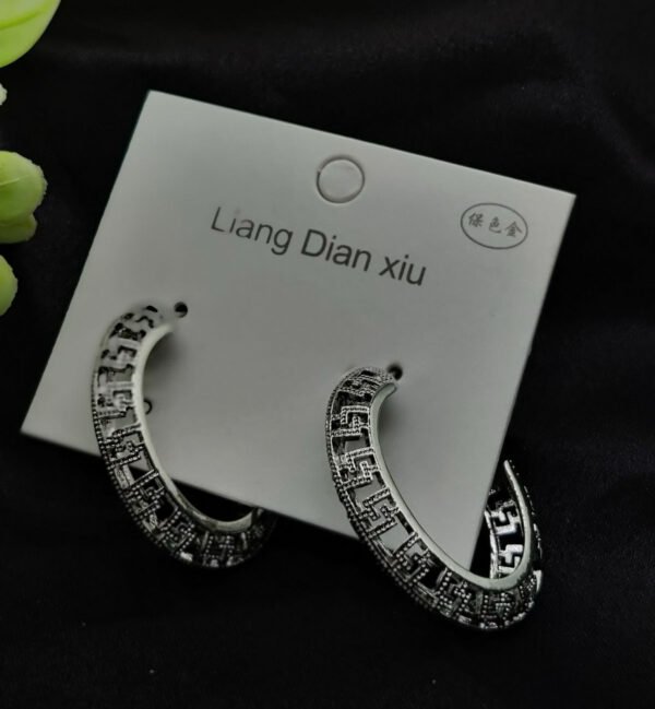 Imported Exquisite Antique-Style Crescent Hoop Earrings - Tarnish Free Elegance | Best Quality Earrings For Girls & Women | Luxury Look Earrings (Silver) - Image 4